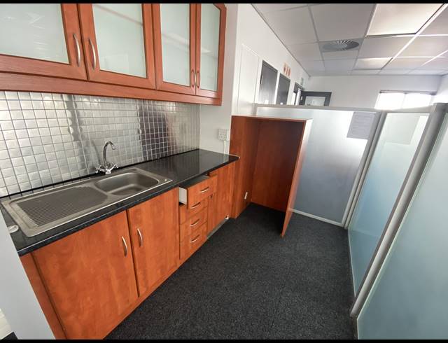 137M² OFFICE TO LET IN STEENBERG